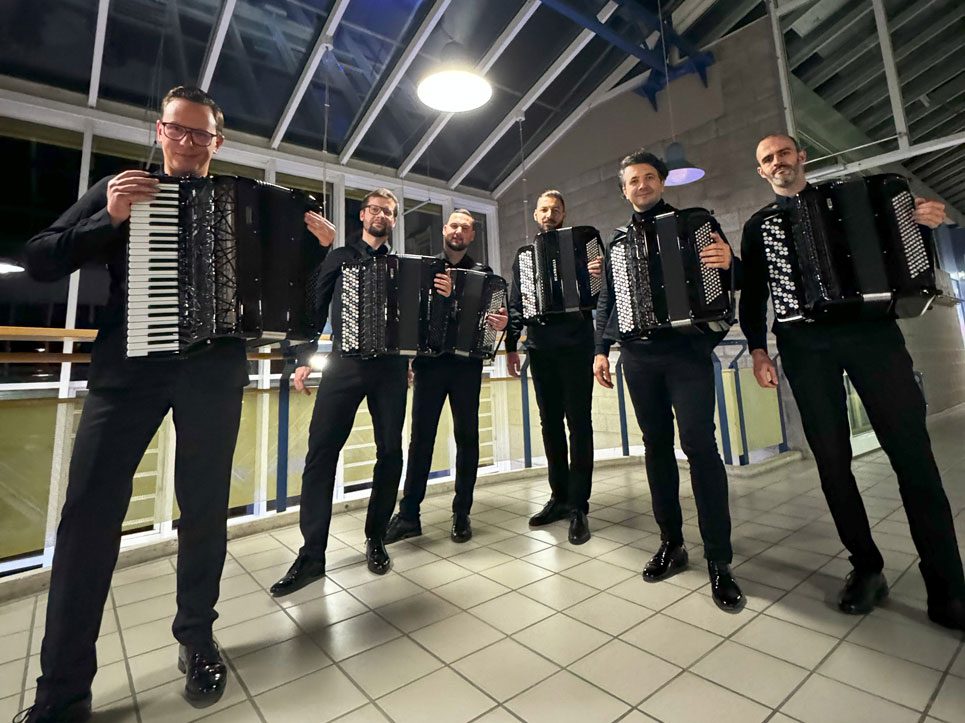 Martynas Levickis, Akkordeon Ensemble AXOS