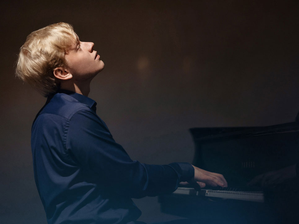 Alexander Malofeev, Klavier